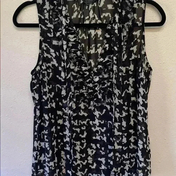 GUESS Women’s Sleeveless Blouse - Picture 4 of 6